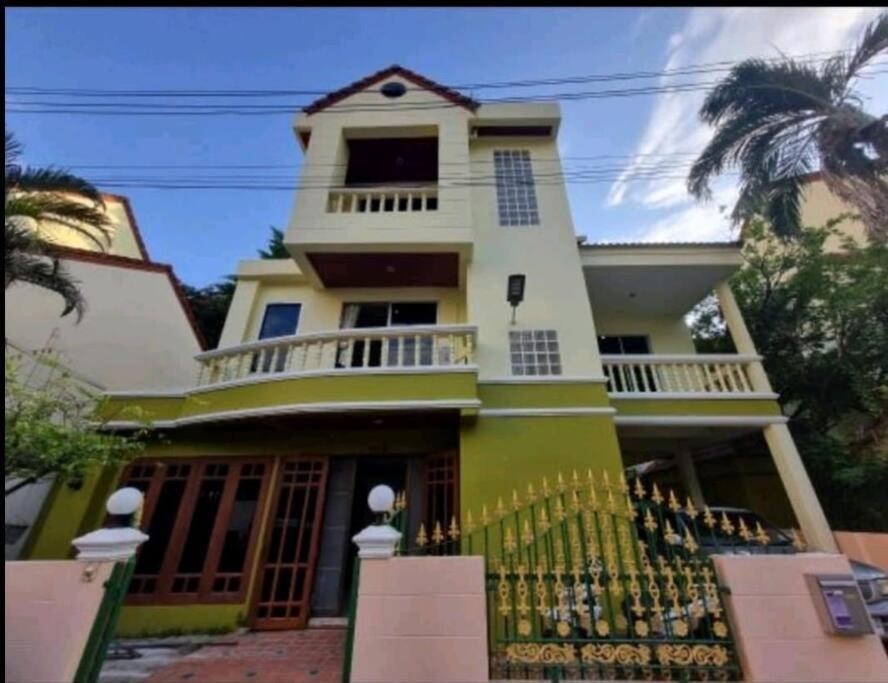 Cozy 4 Bedrooms Patong,7mins. Walk Beach/10mns.bangla Rd