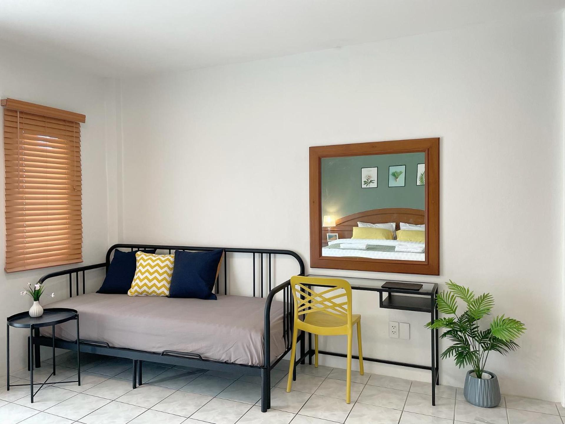 Holiday home 5 Mins Walk Bangla,beach,3br *