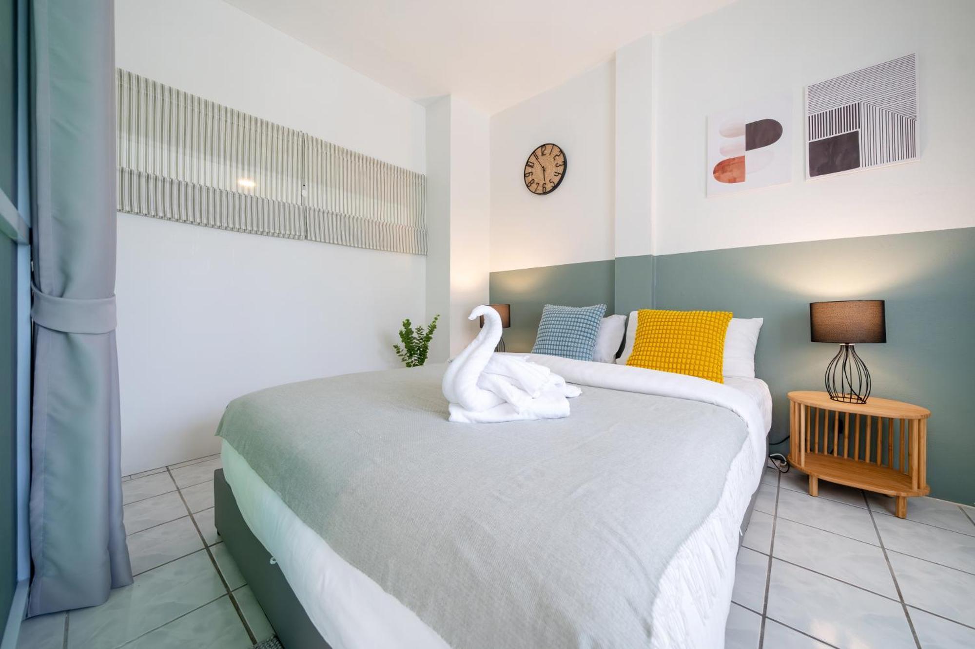 5 Mins Walk Bangla,beach,3br * Patong