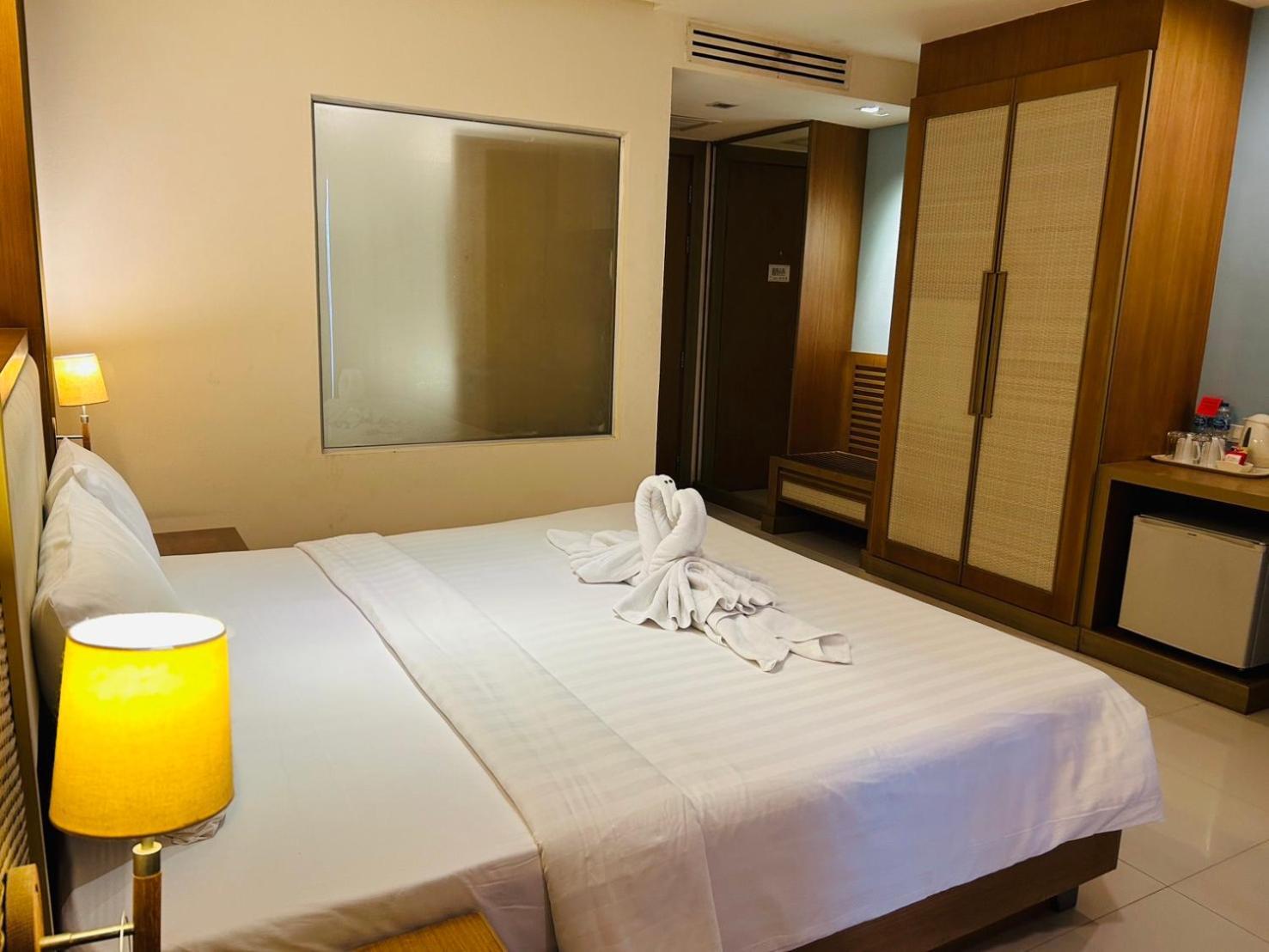 Hotel Ashlee Plaza & 4*