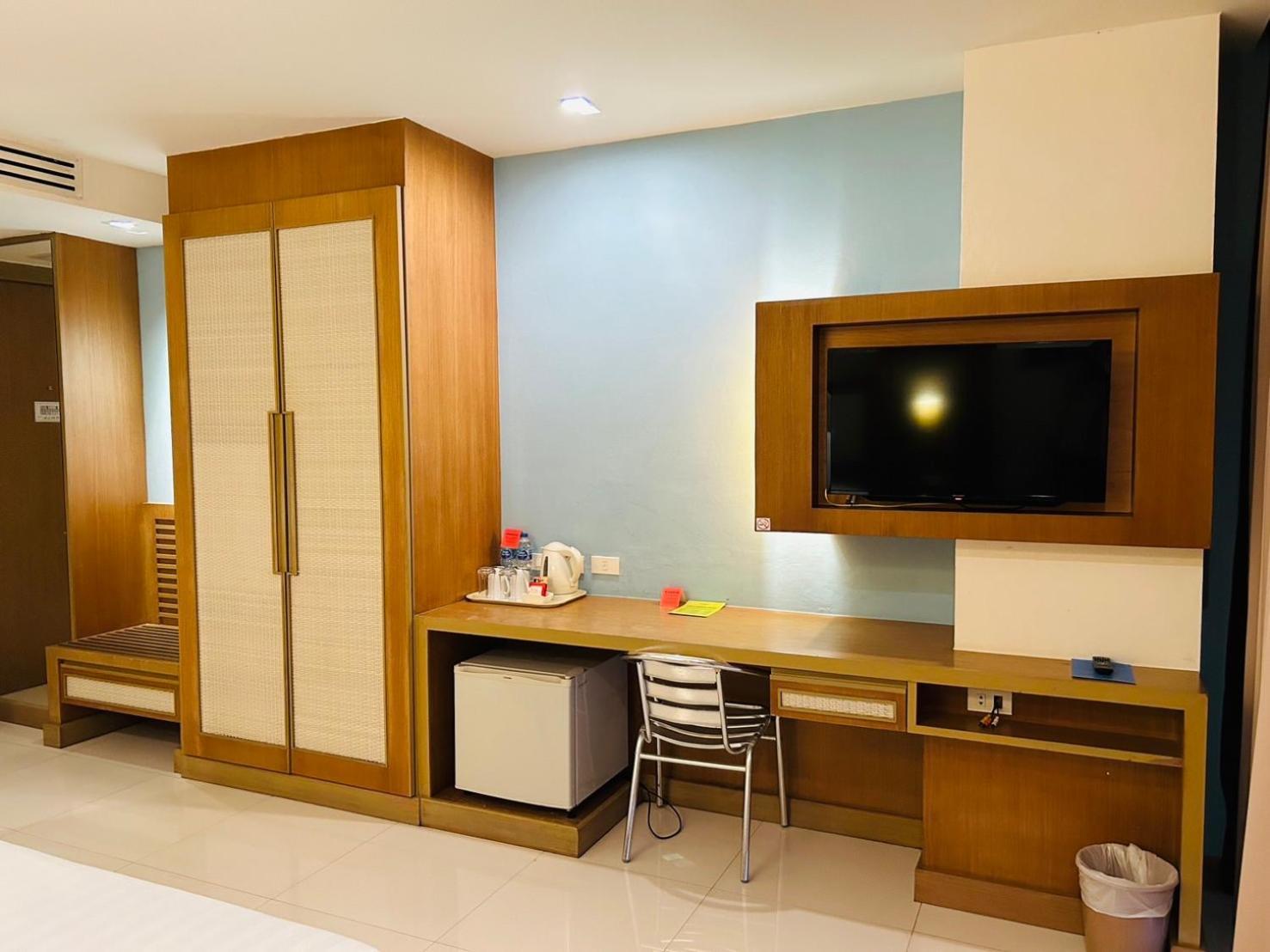 Hotel Ashlee Plaza & 4*