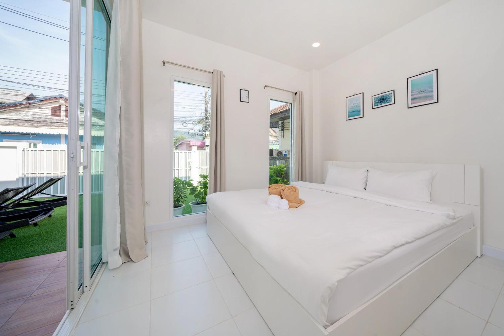 2br Pool House In Kamala, Delmar