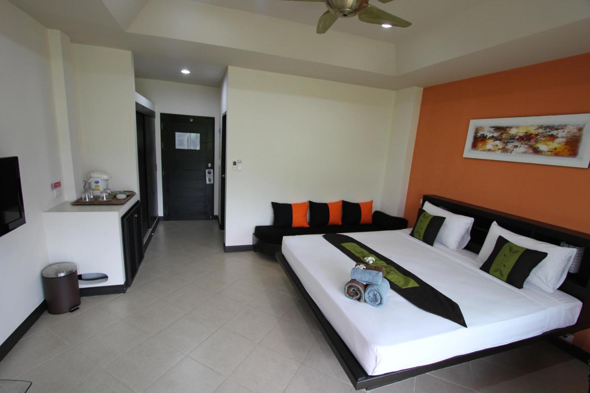 Babylon Pool 4*