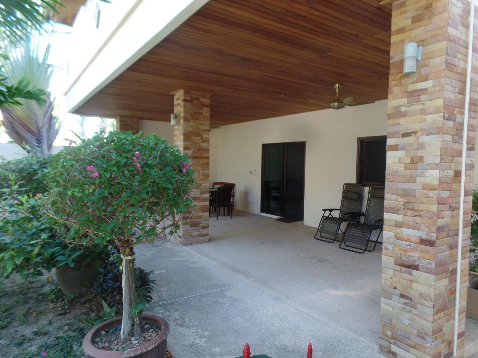 Babylon Pool Resort