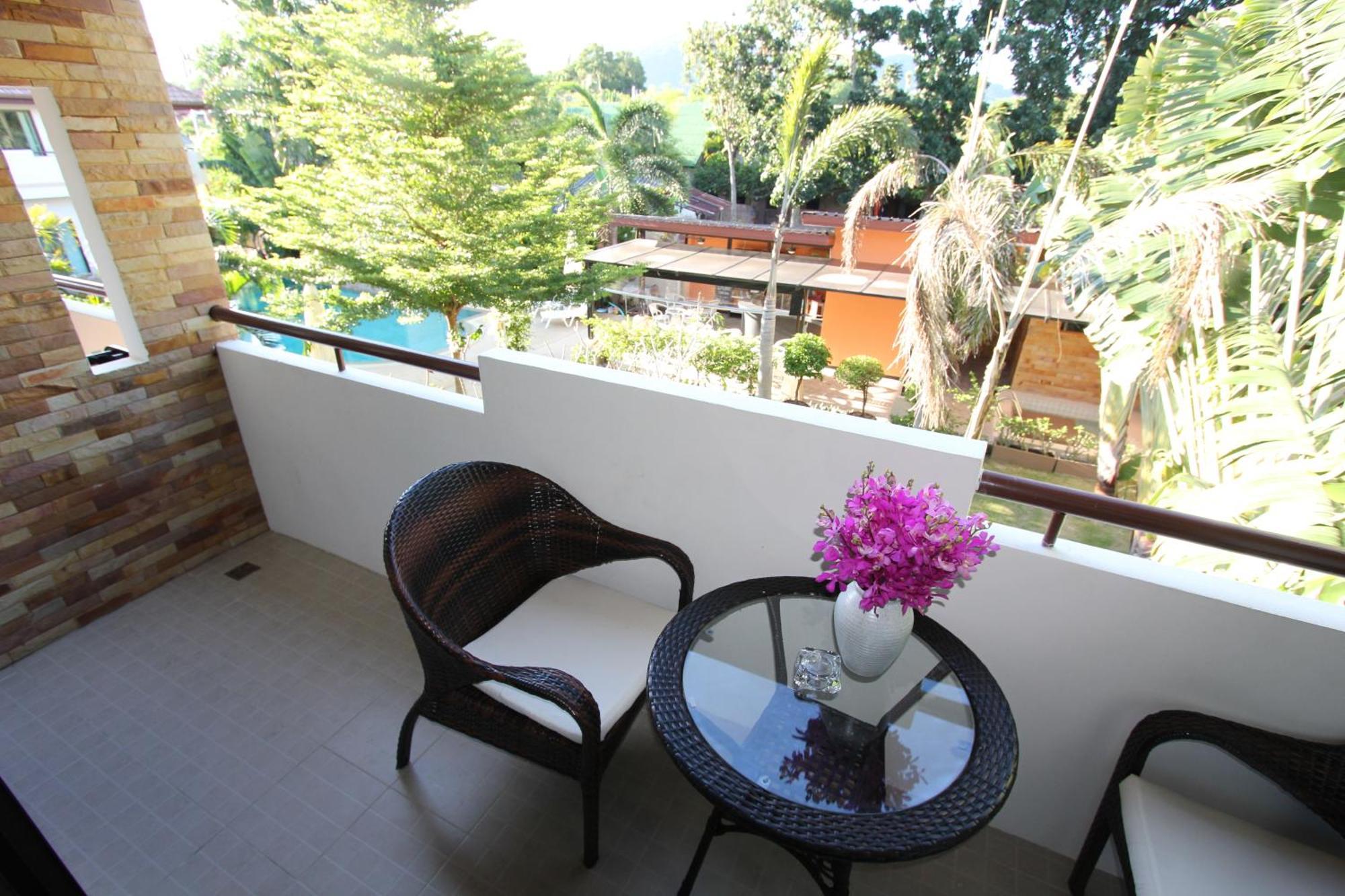 Babylon Pool Resort