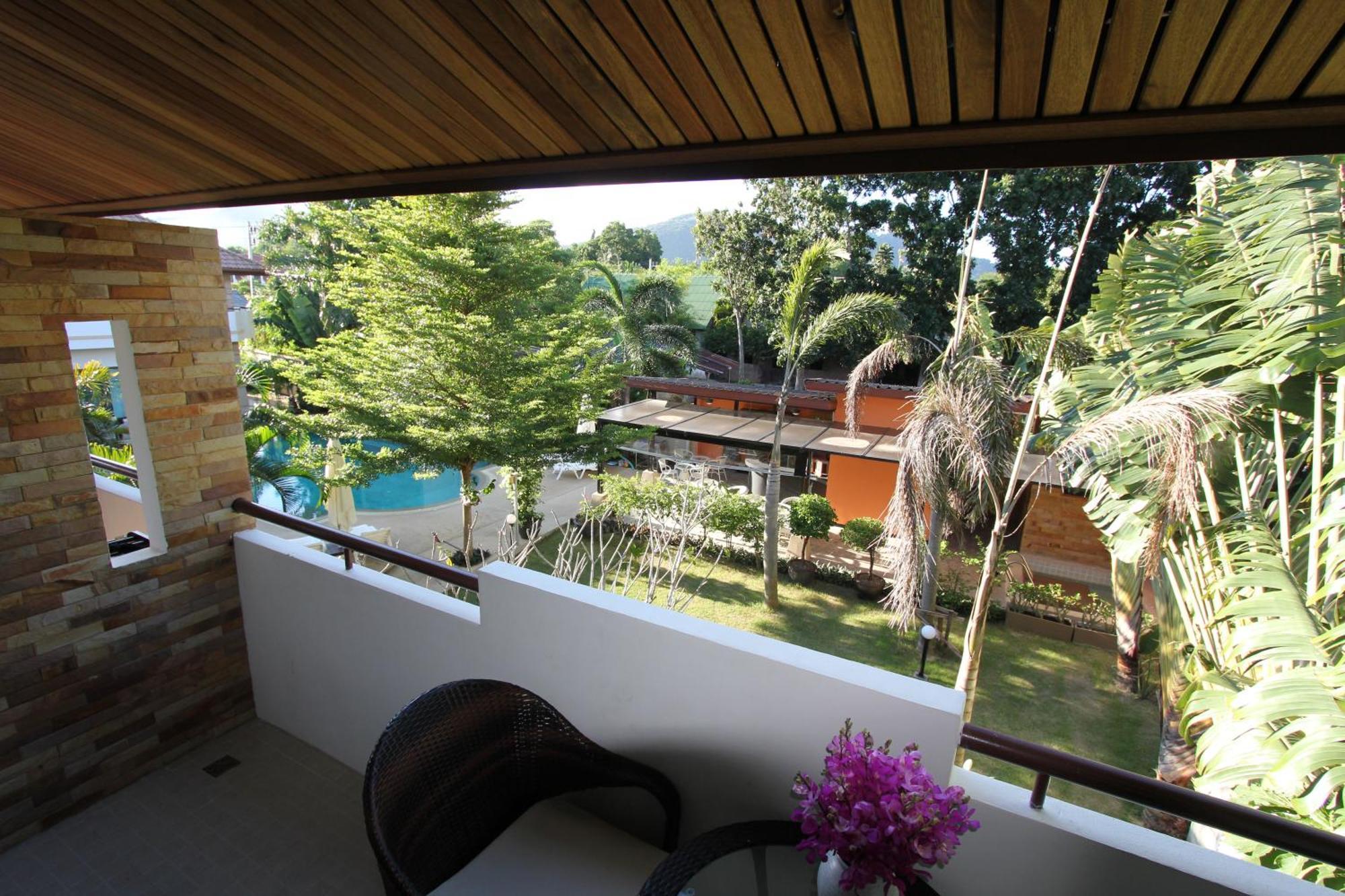 Resort Babylon Pool