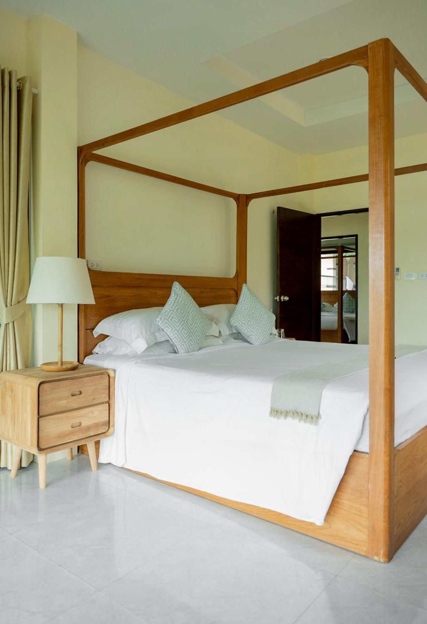 Resort The Cove Cape Panwa