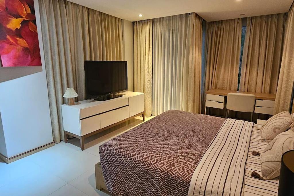 Apartment Baycliff 3-bedroom 160 M2 With Sea View Terrace *