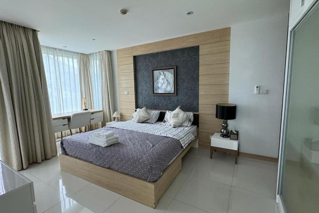 Baycliff 3-bedroom 160 M2 With Sea View Terrace Apartment