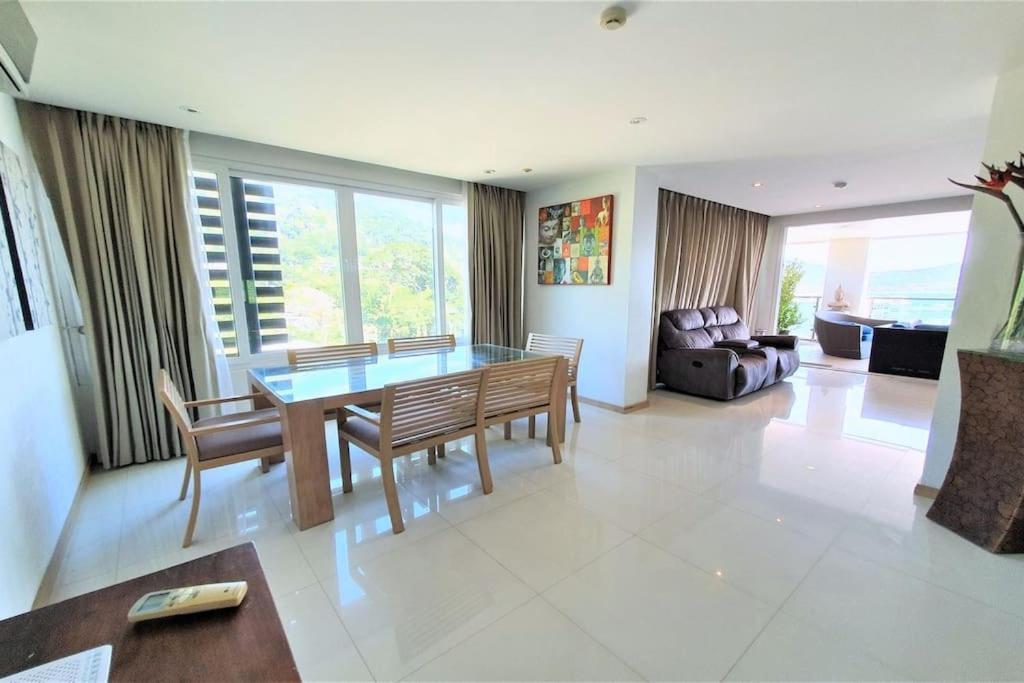 Baycliff 3-bedroom 160 M2 With Sea View Terrace