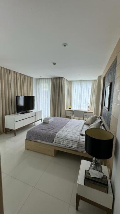 Baycliff 3-bedroom 160 M2 With Sea View Terrace Apartment