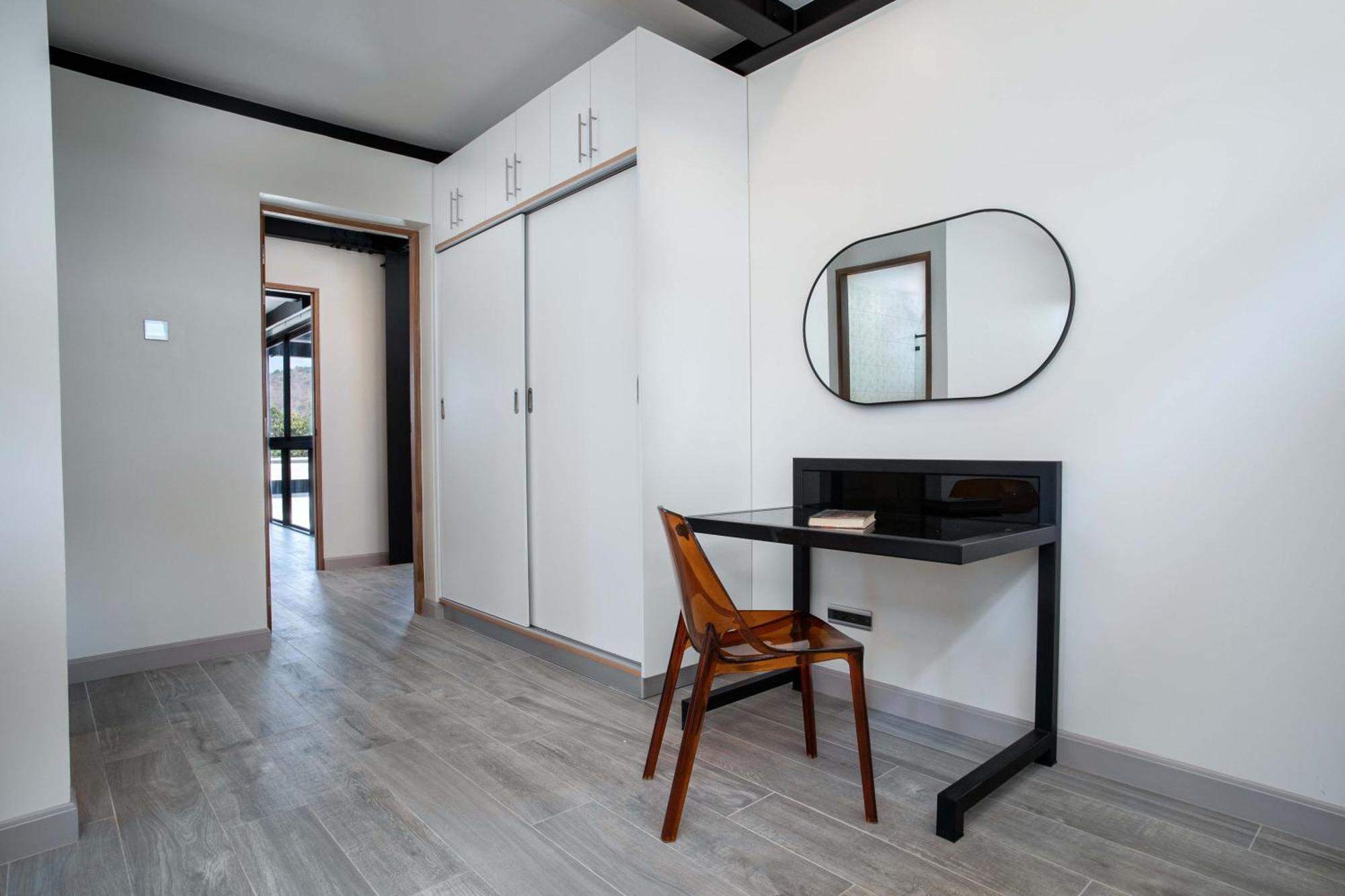 Trendy Loft-style 4br Pool Sunset Garden 7 Vila
