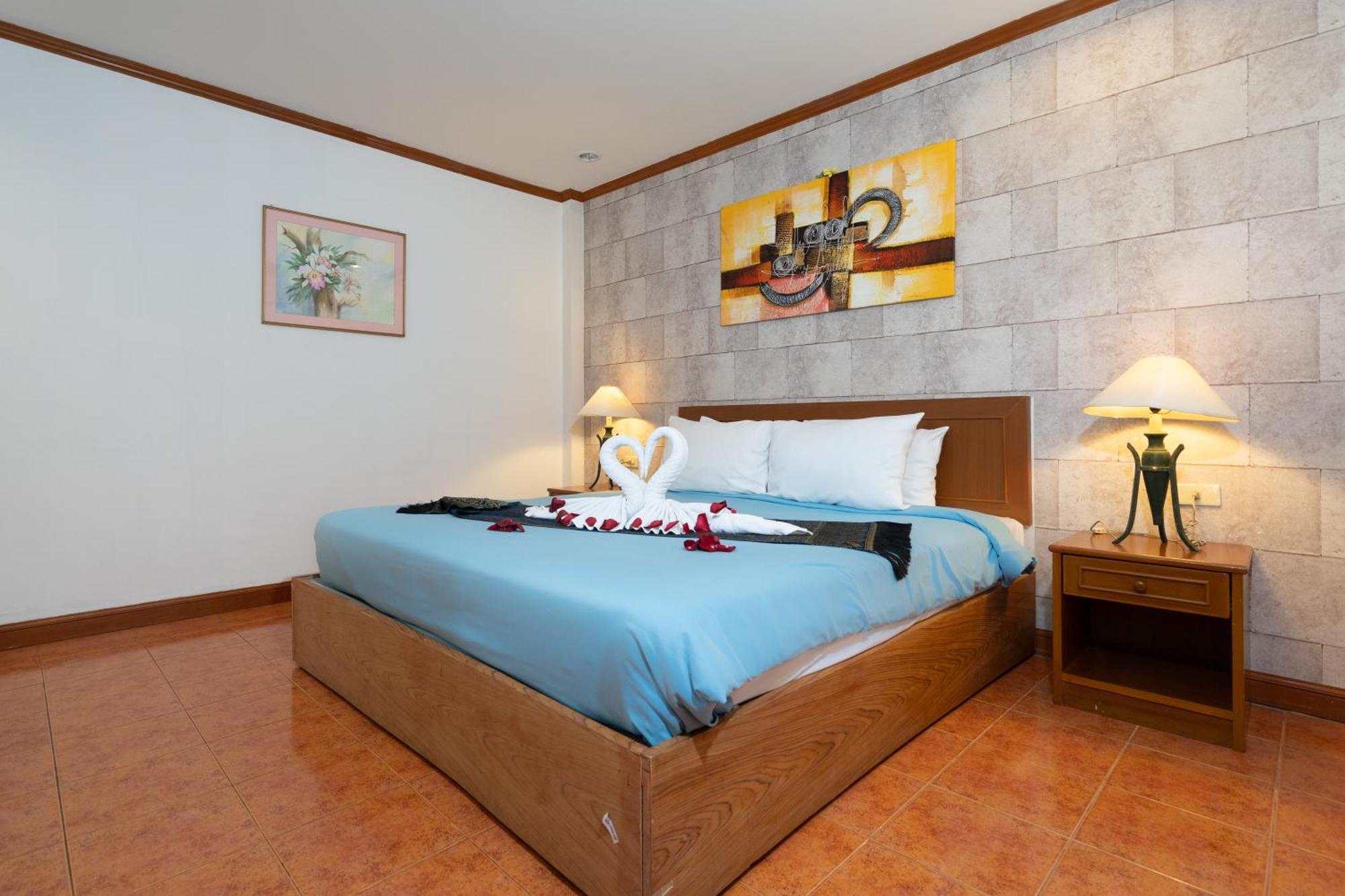Hotel &