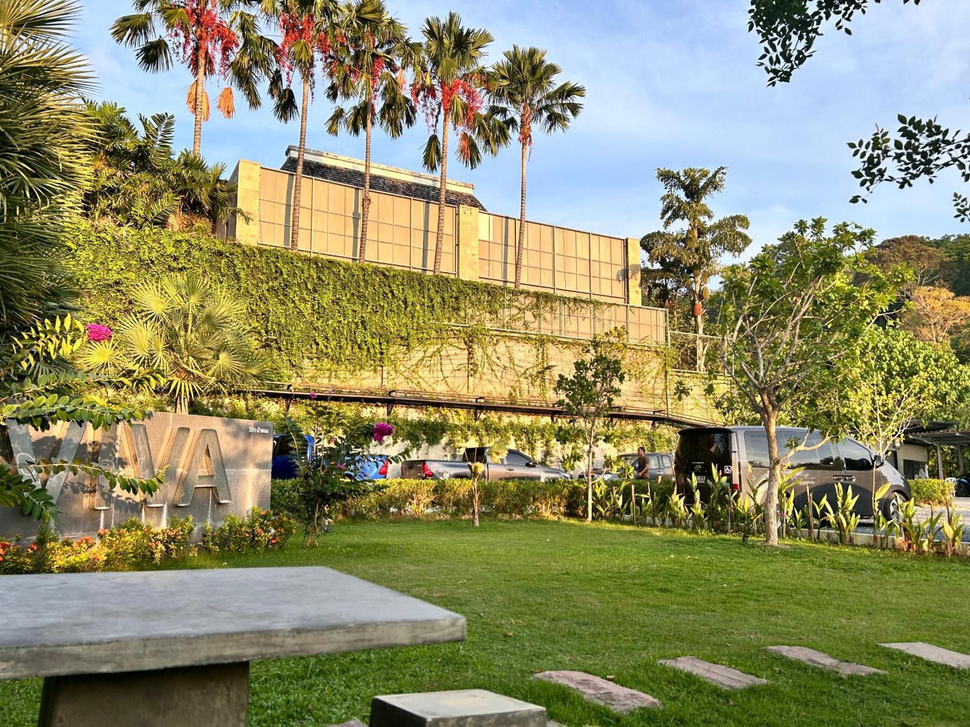 The Viva High Apartment *