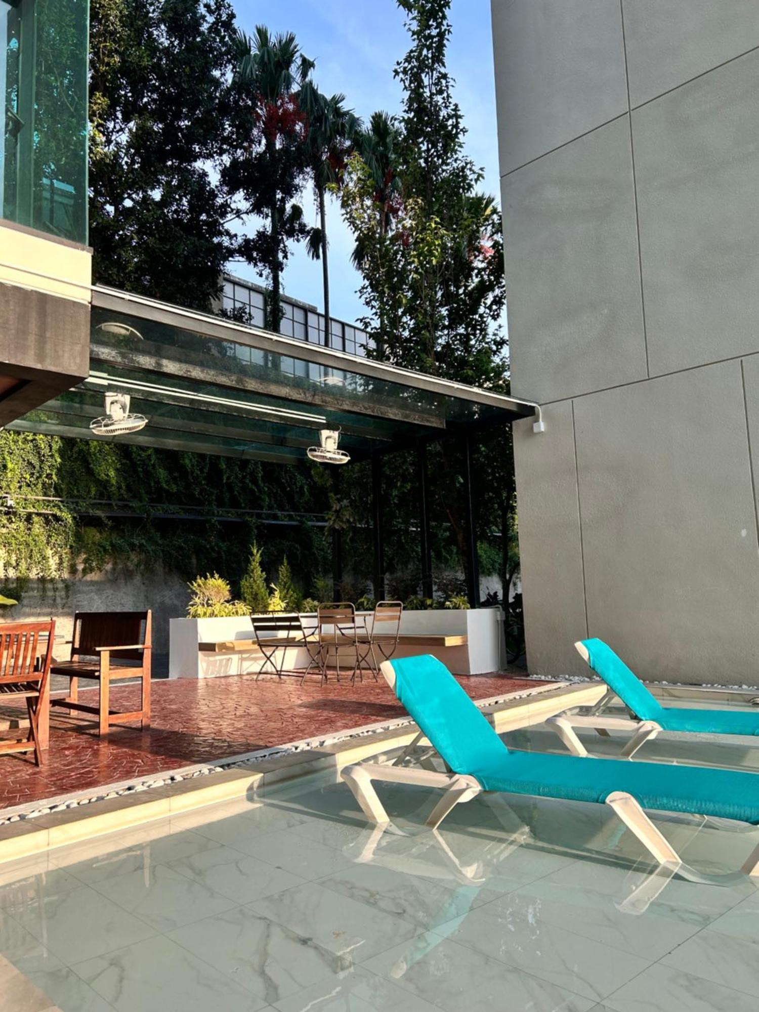 The Viva High Apartment *