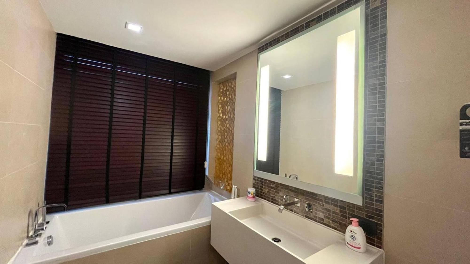 4605-5-star Seaview 30m To