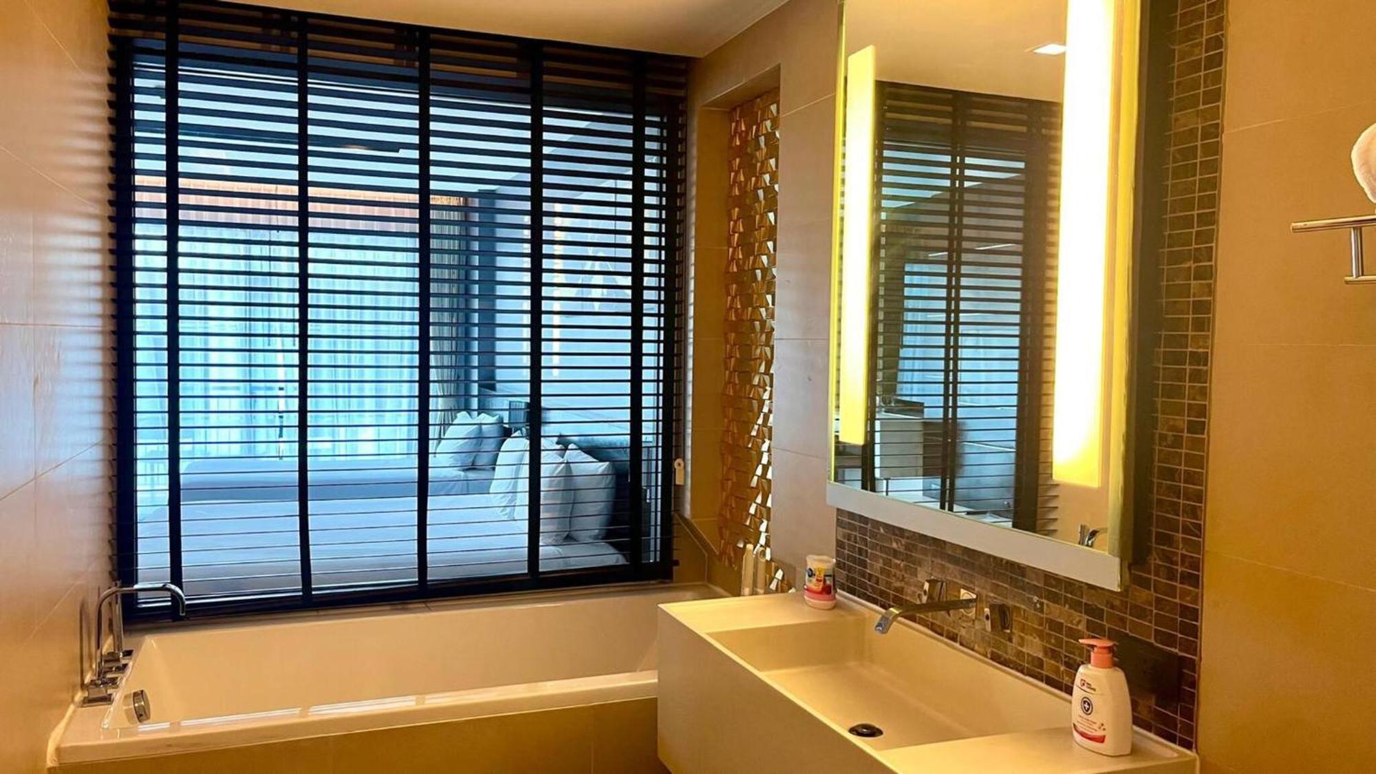 4605-5-star Seaview 30m To *