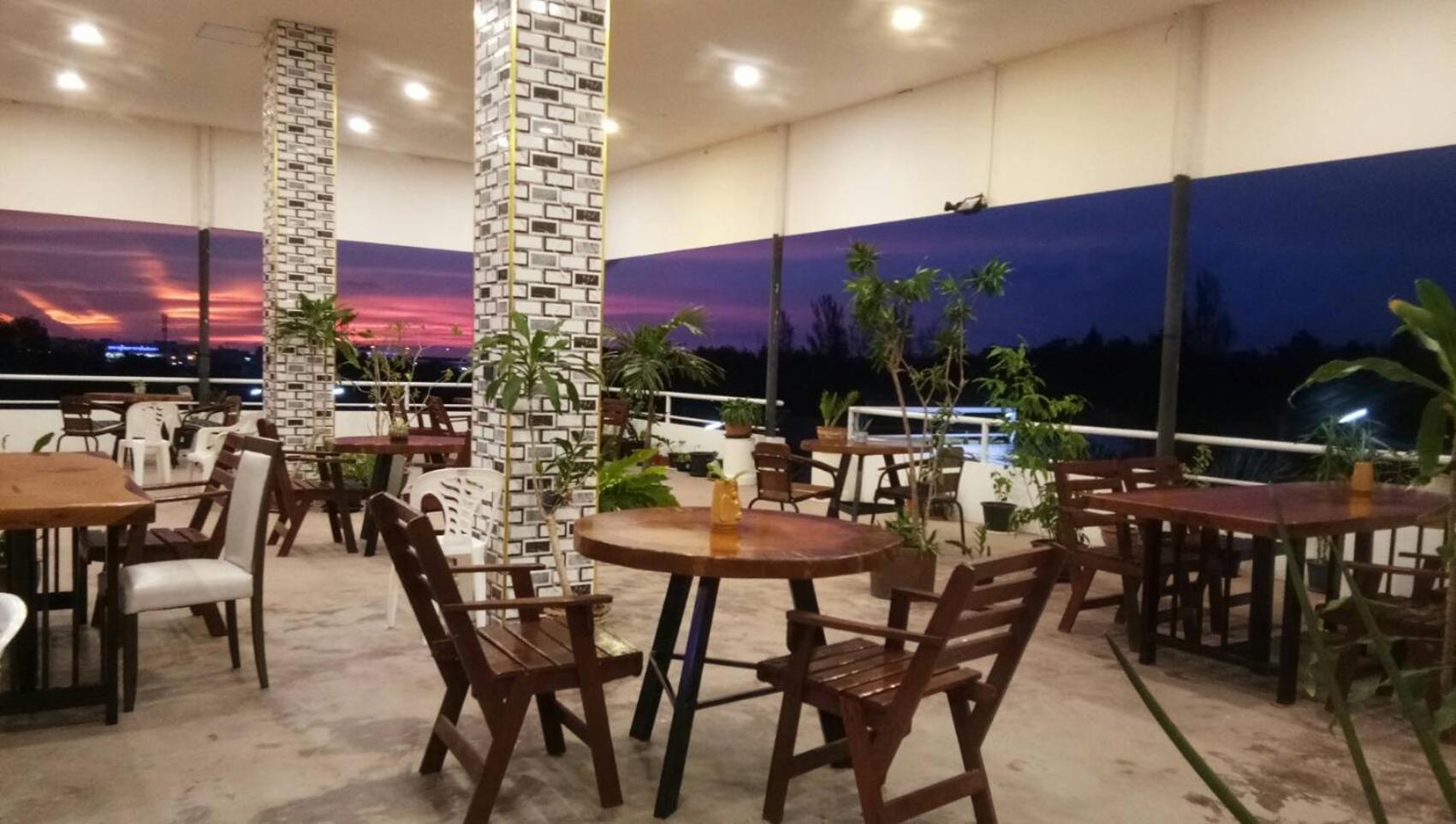 Batikseafood Airport & Ban Bo Sai Klang
