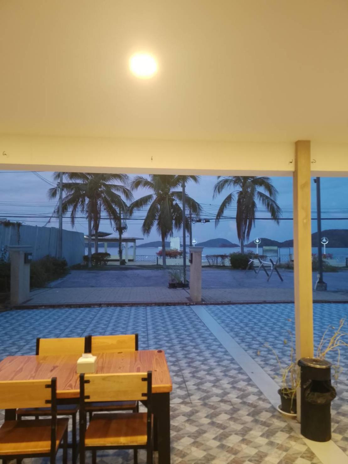 Hotel Panwa Side Beachfront