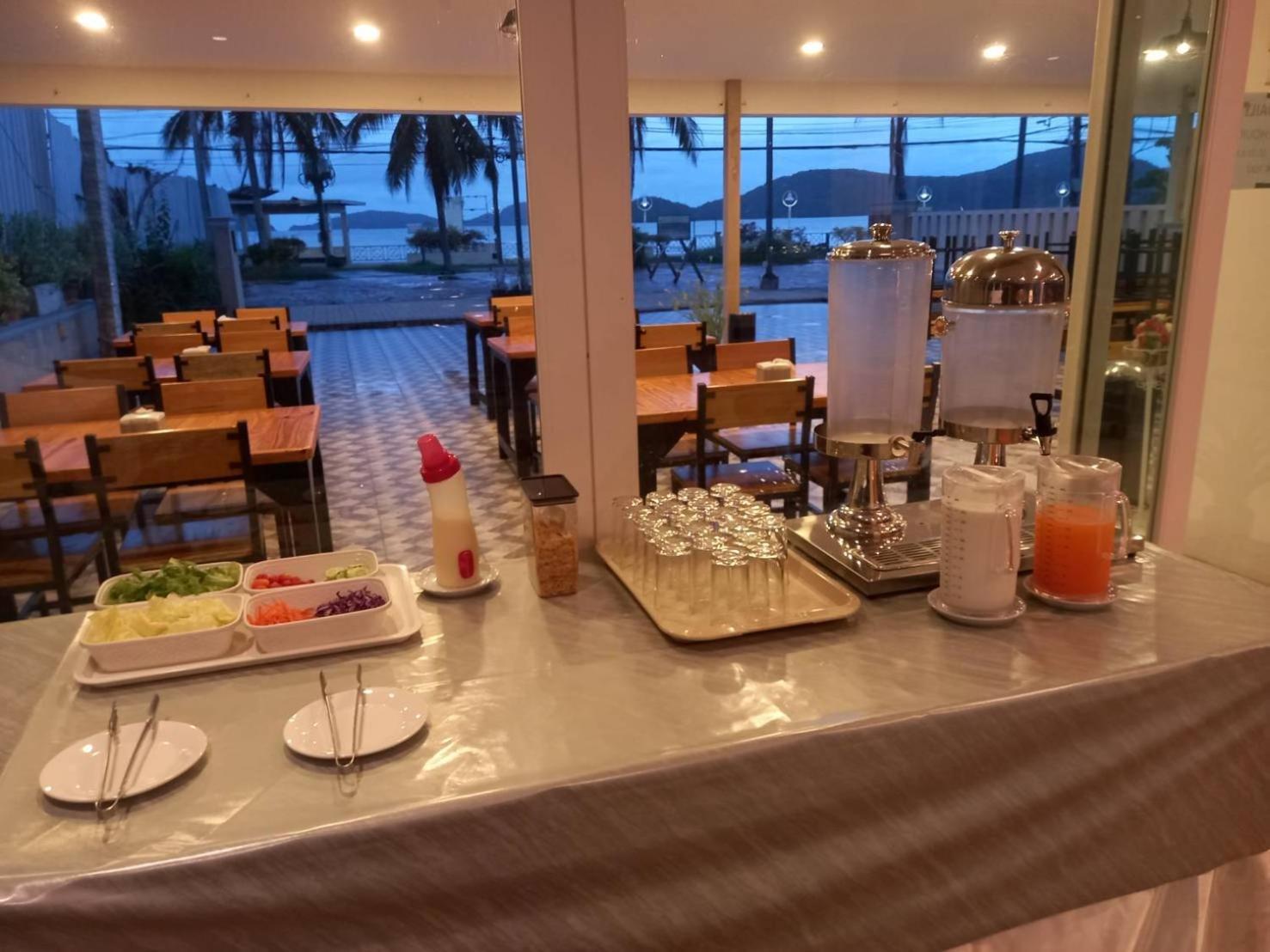Hotel Panwa Side Beachfront