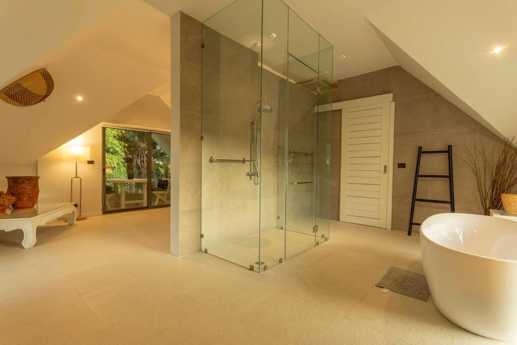 Brand New, Designer Furnishing, Hot Tub, Gym, Pool V98 Villa Ban Saiyuan