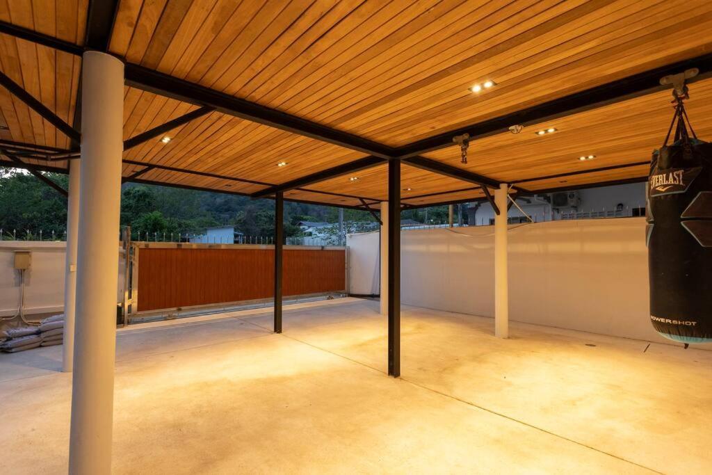 Villa Brand New, Designer Furnishing, Hot Tub, Gym, Pool V98
