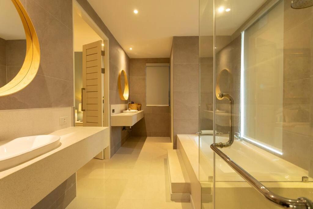 Brand New, Designer Furnishing, Hot Tub, Gym, Pool V98 * Ban Saiyuan