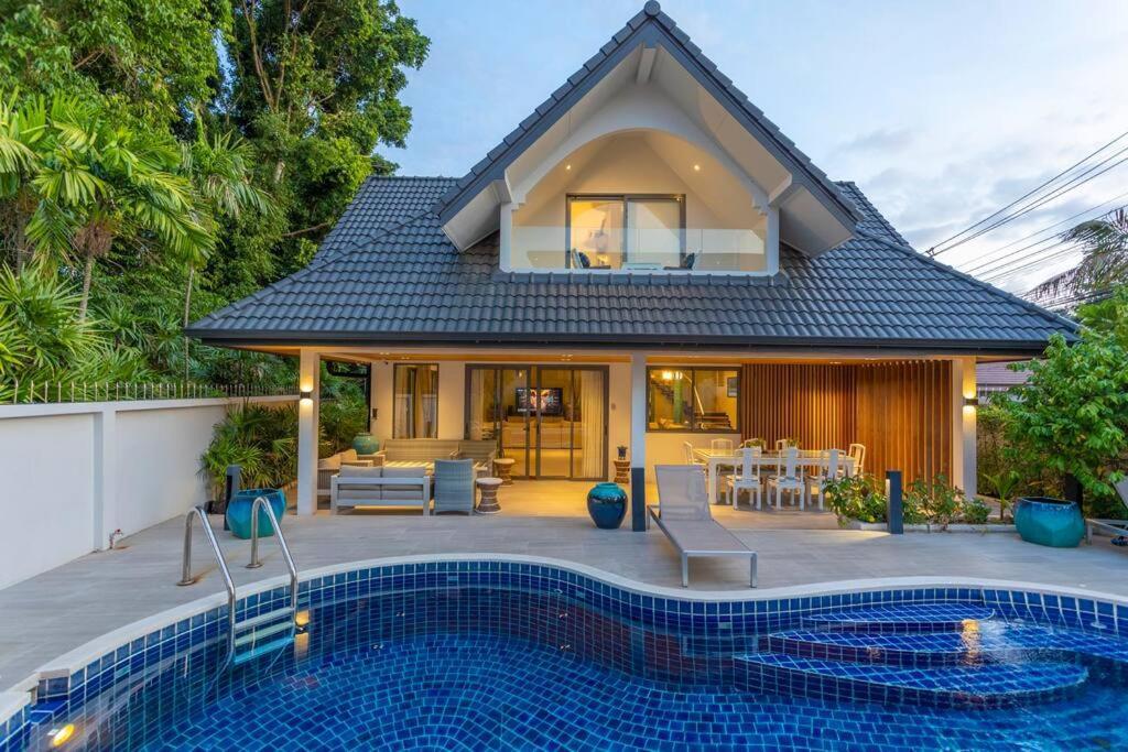 Brand New, Designer Furnishing, Hot Tub, Gym, Pool V98 *