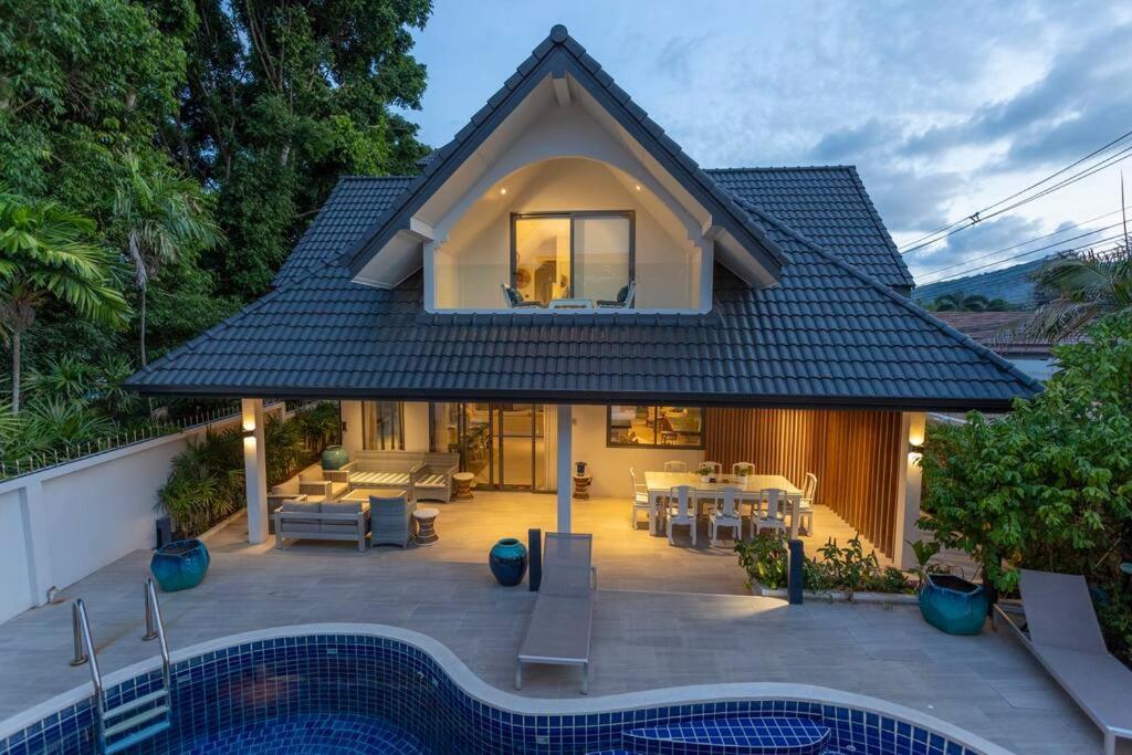 Villa Brand New, Designer Furnishing, Hot Tub, Gym, Pool V98