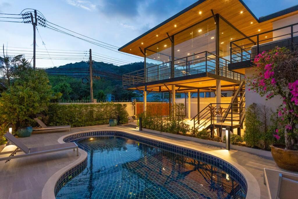 Brand New, Designer Furnishing, Hot Tub, Gym, Pool V98 Villa