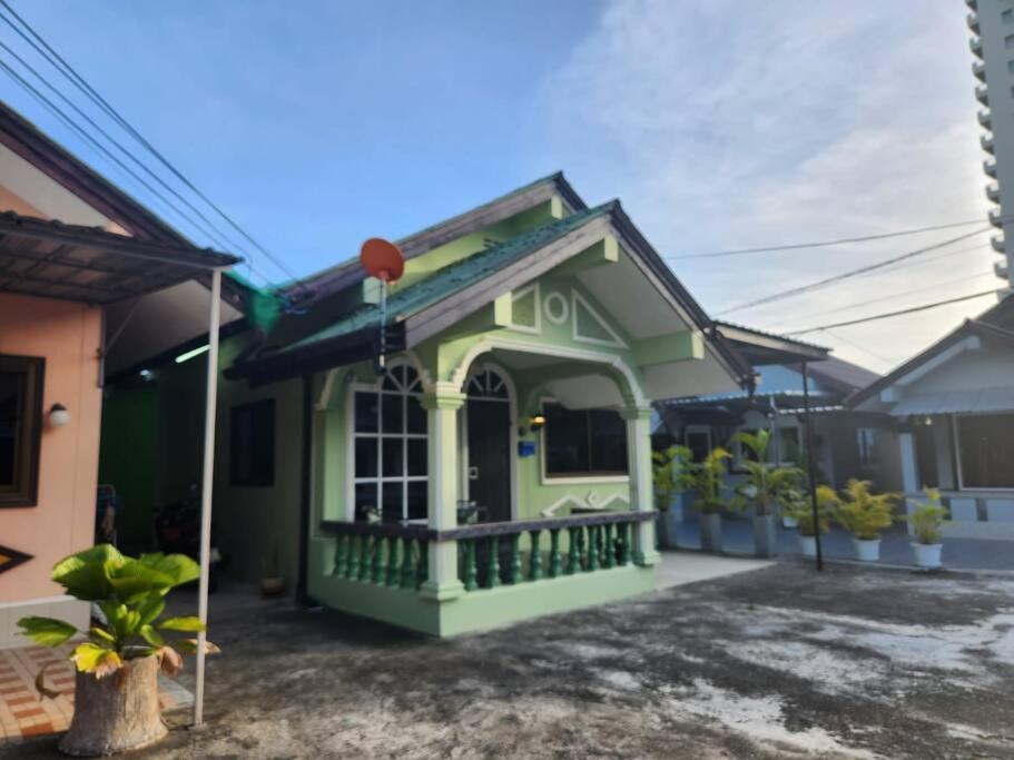 Holiday home Karon Beach Holiday Home *