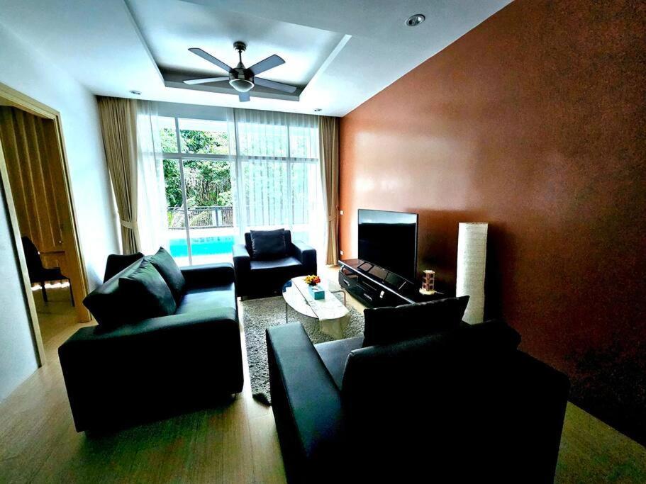Me, Happier Family's And Groups Apartment