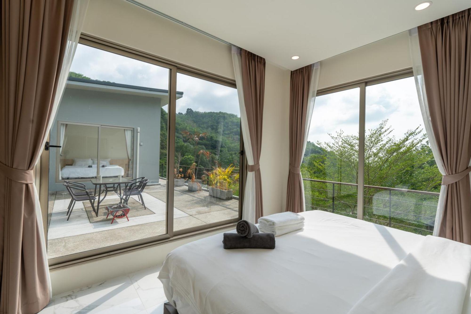 The Tree Seaview And Quiet Surrounded By Trees 75smetre Apartment Kamala Beach