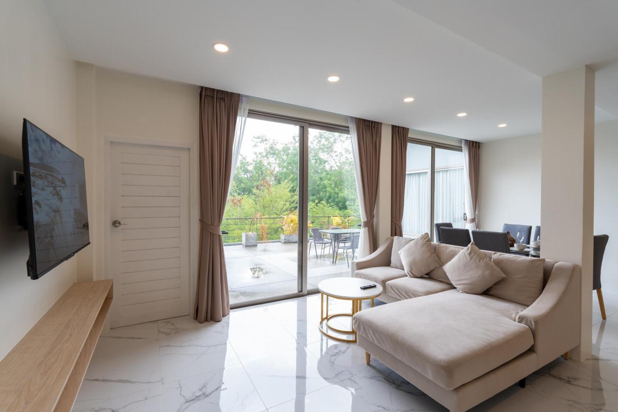 The Tree Seaview And Quiet Surrounded By Trees 75smetre Apartment Kamala Beach