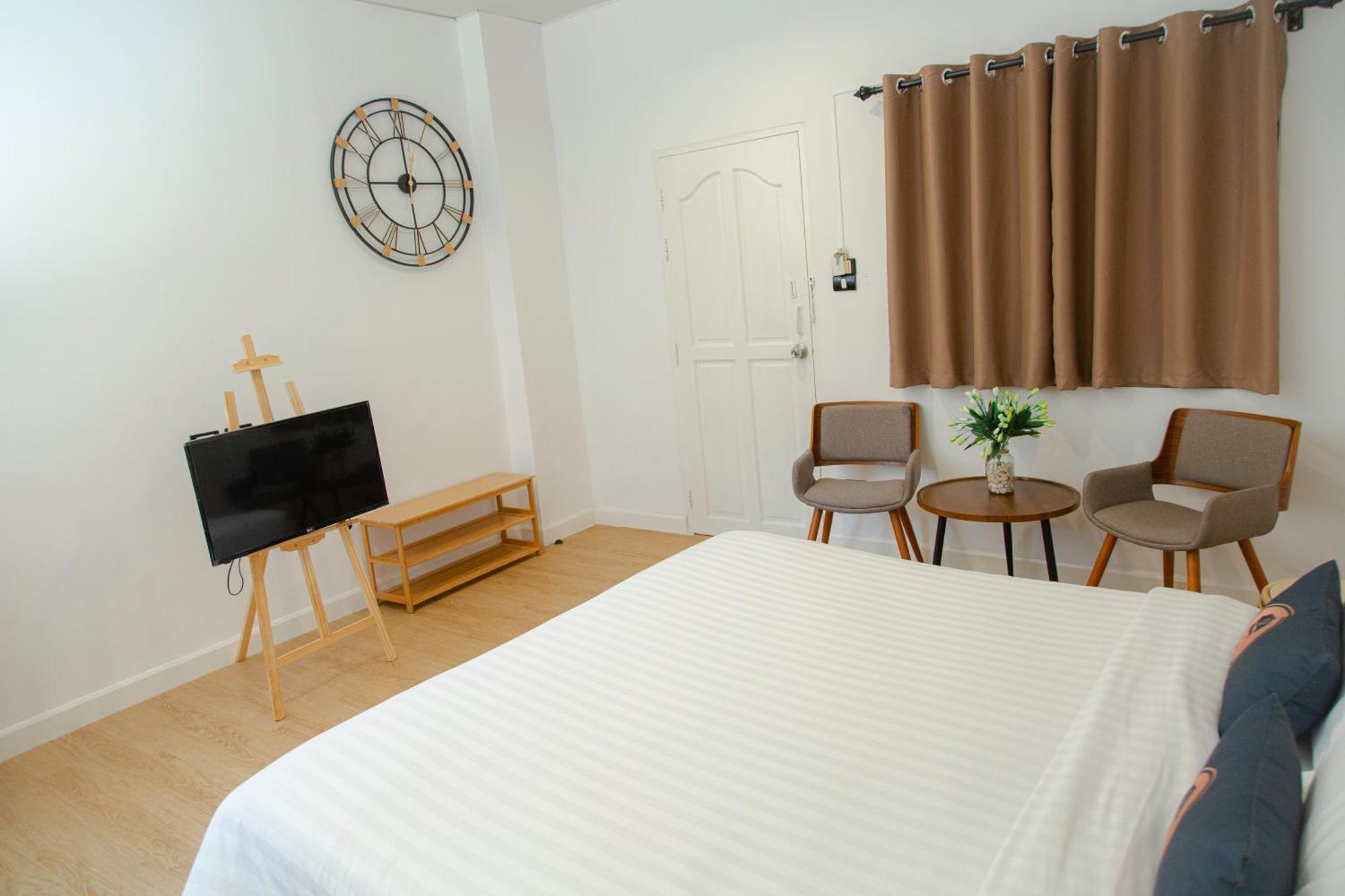 Hostel Roomquest Phuket
