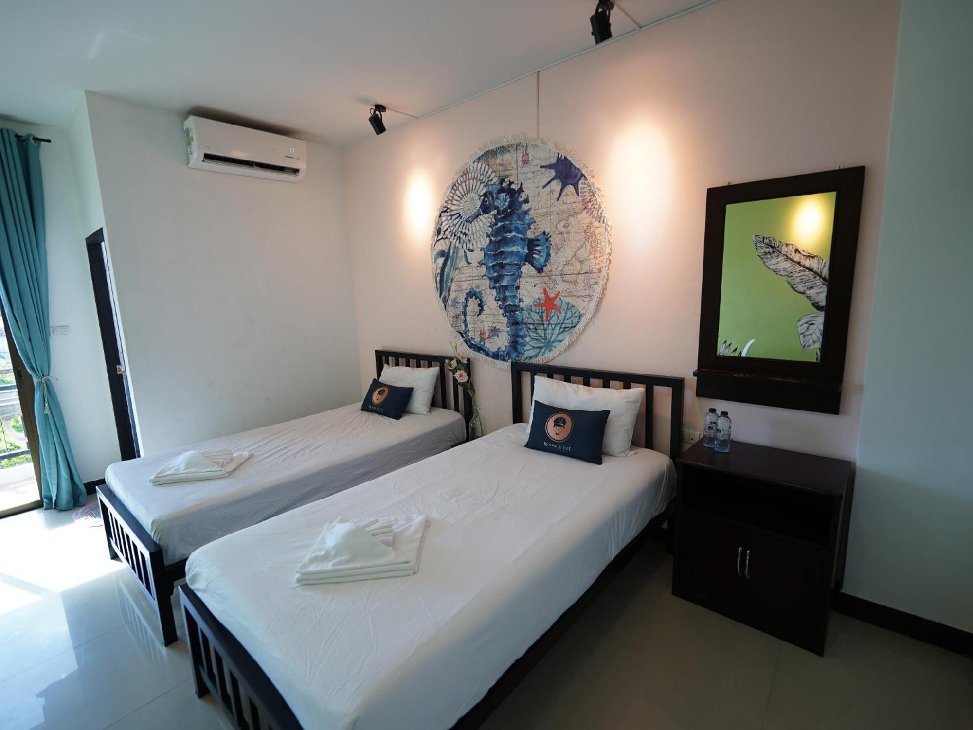 Hostel Roomquest Phuket *