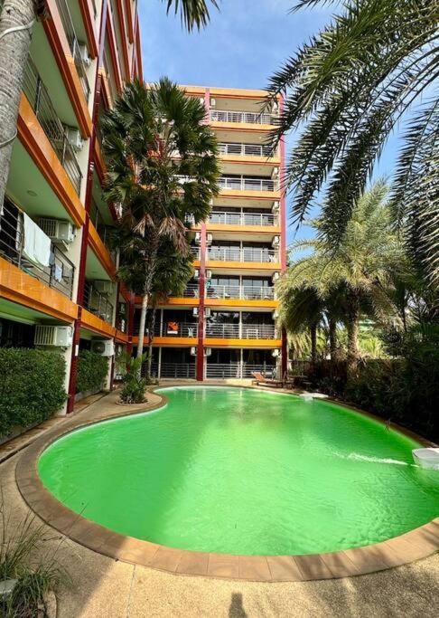 With Jungle And Pool View Apartment *