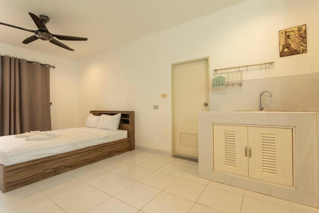 Holiday home Separate Walking Distance Shops Gym Food V103 *