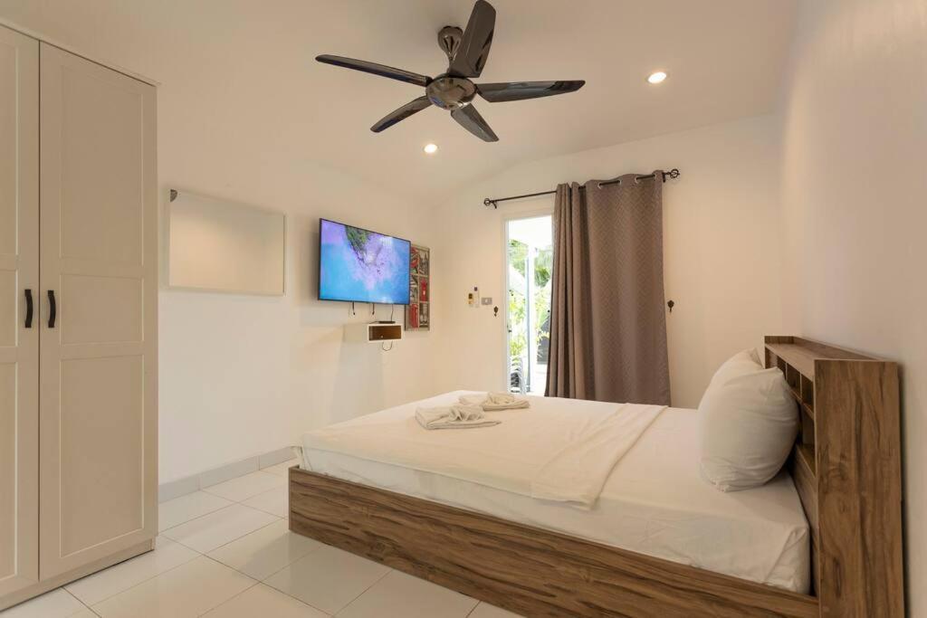 Holiday home Separate Walking Distance Shops Gym Food V103 *