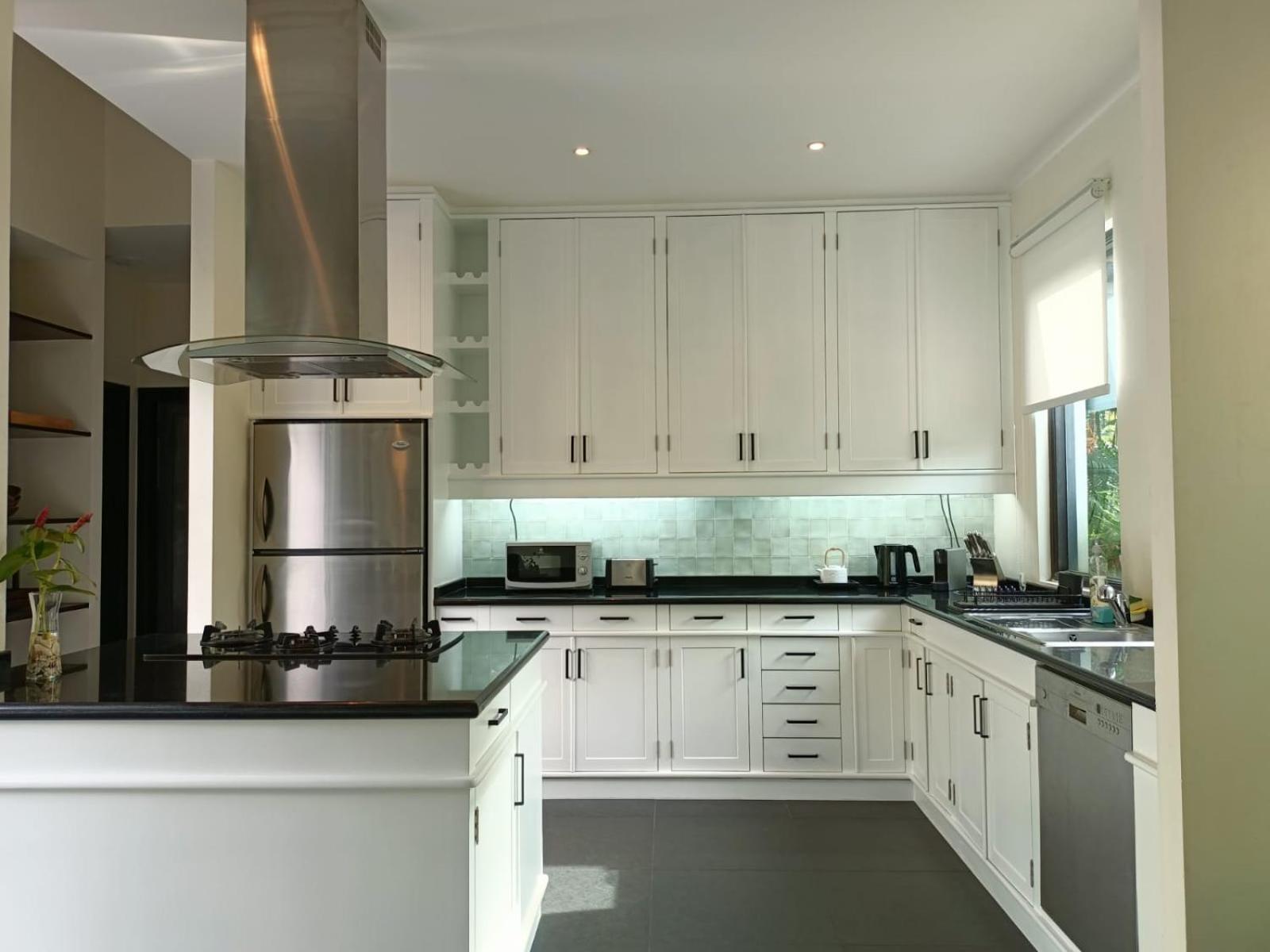 Villa Beautiful Walking Distance From Bangtao