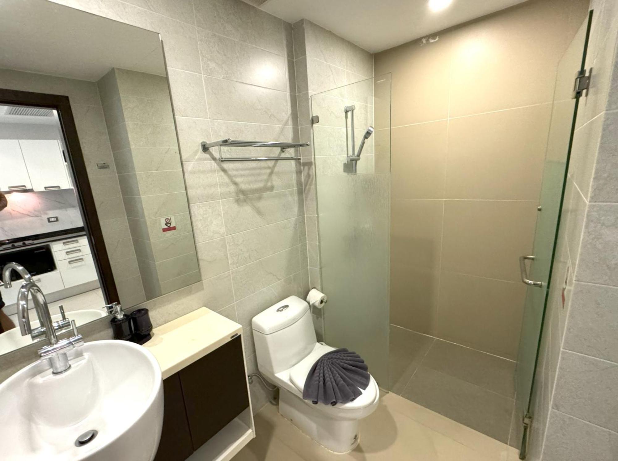 Apartment Private At Emerald Terrace *