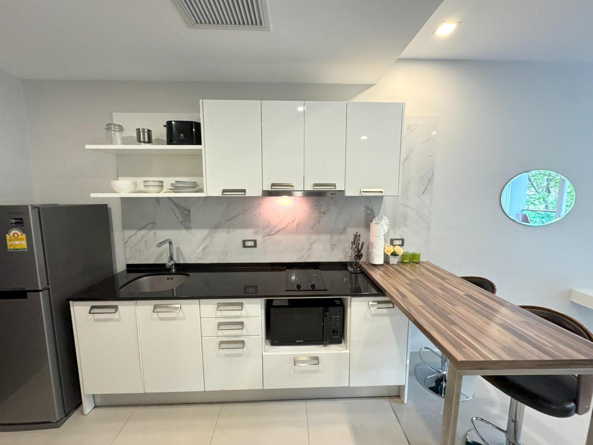 Private At Emerald Terrace Apartment *