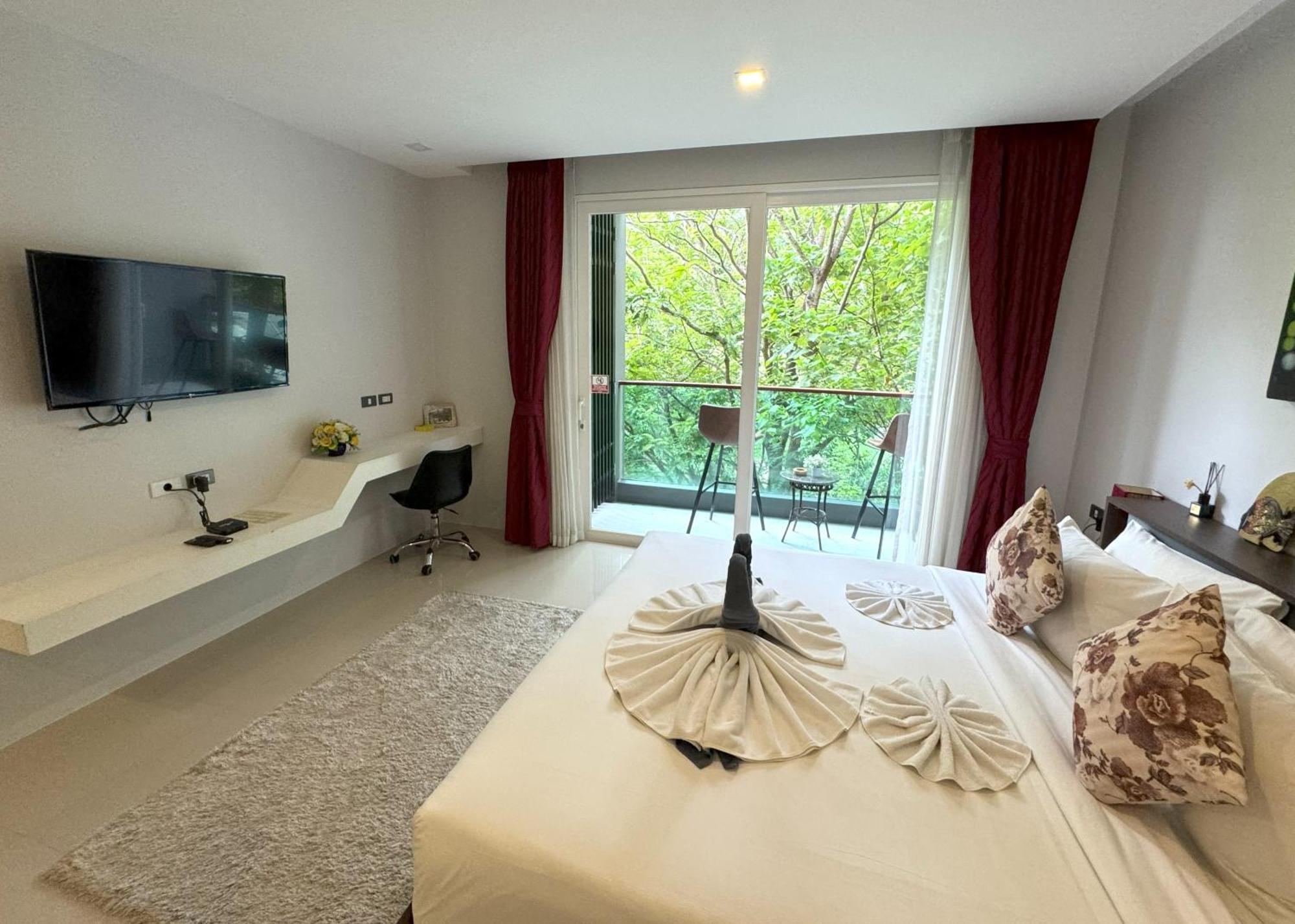 Private At Emerald Terrace