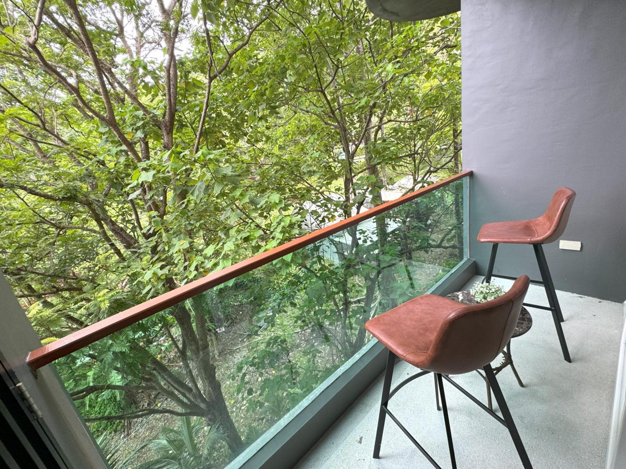 Private At Emerald Terrace Apartment *