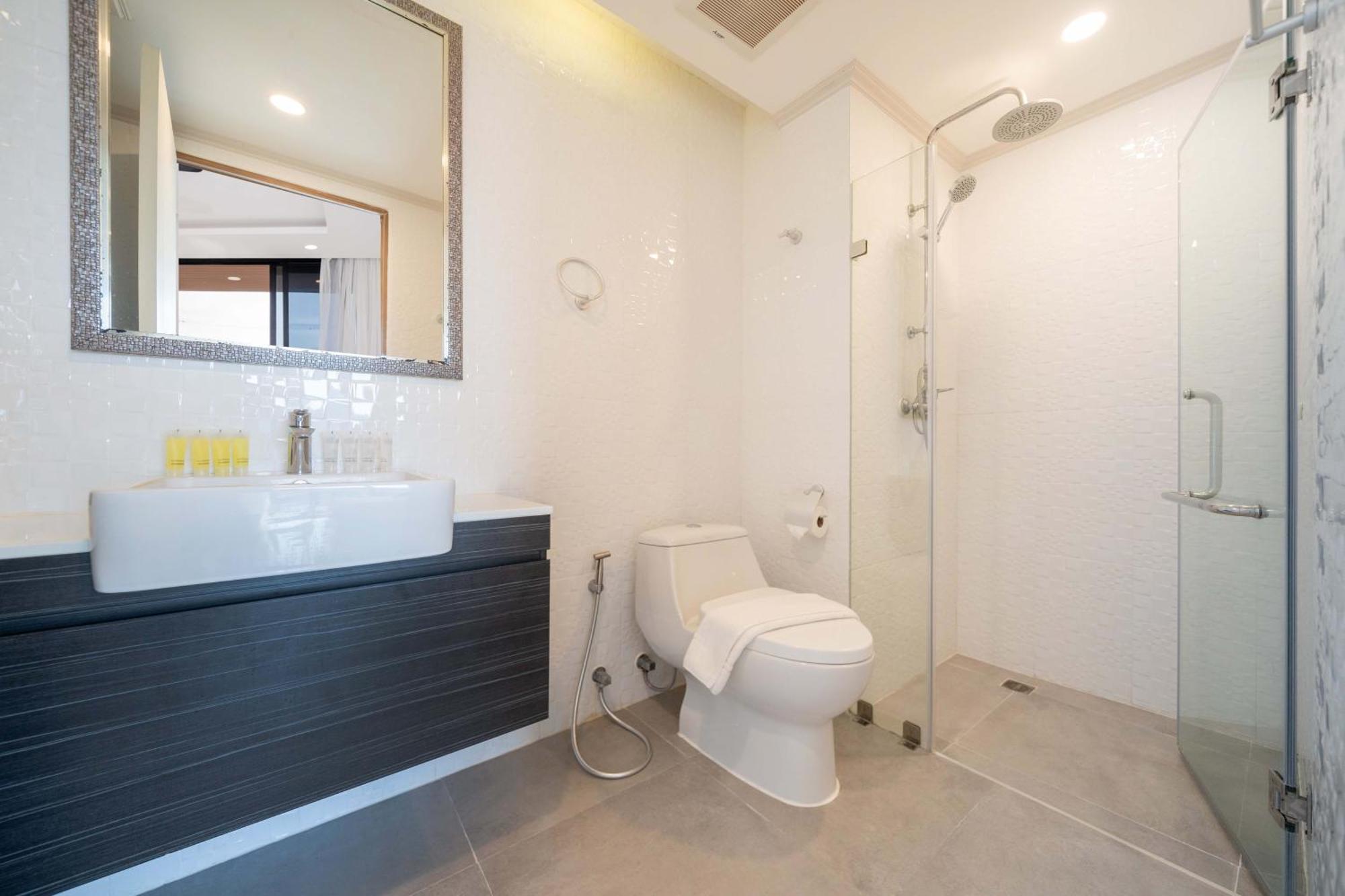 Sea & Mountain Views Apartment At Vv Patong A603 * Patong