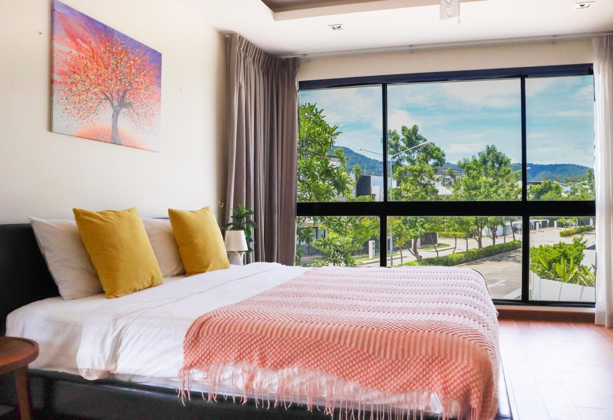 Big Garden Townhouse Laguna Park Villa