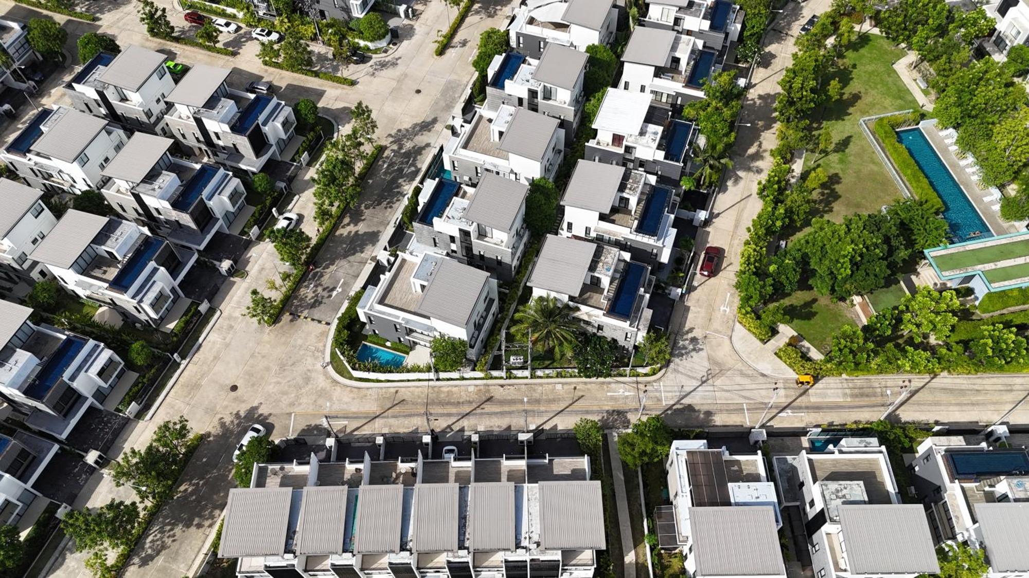Big Garden Townhouse Laguna Park Villa *