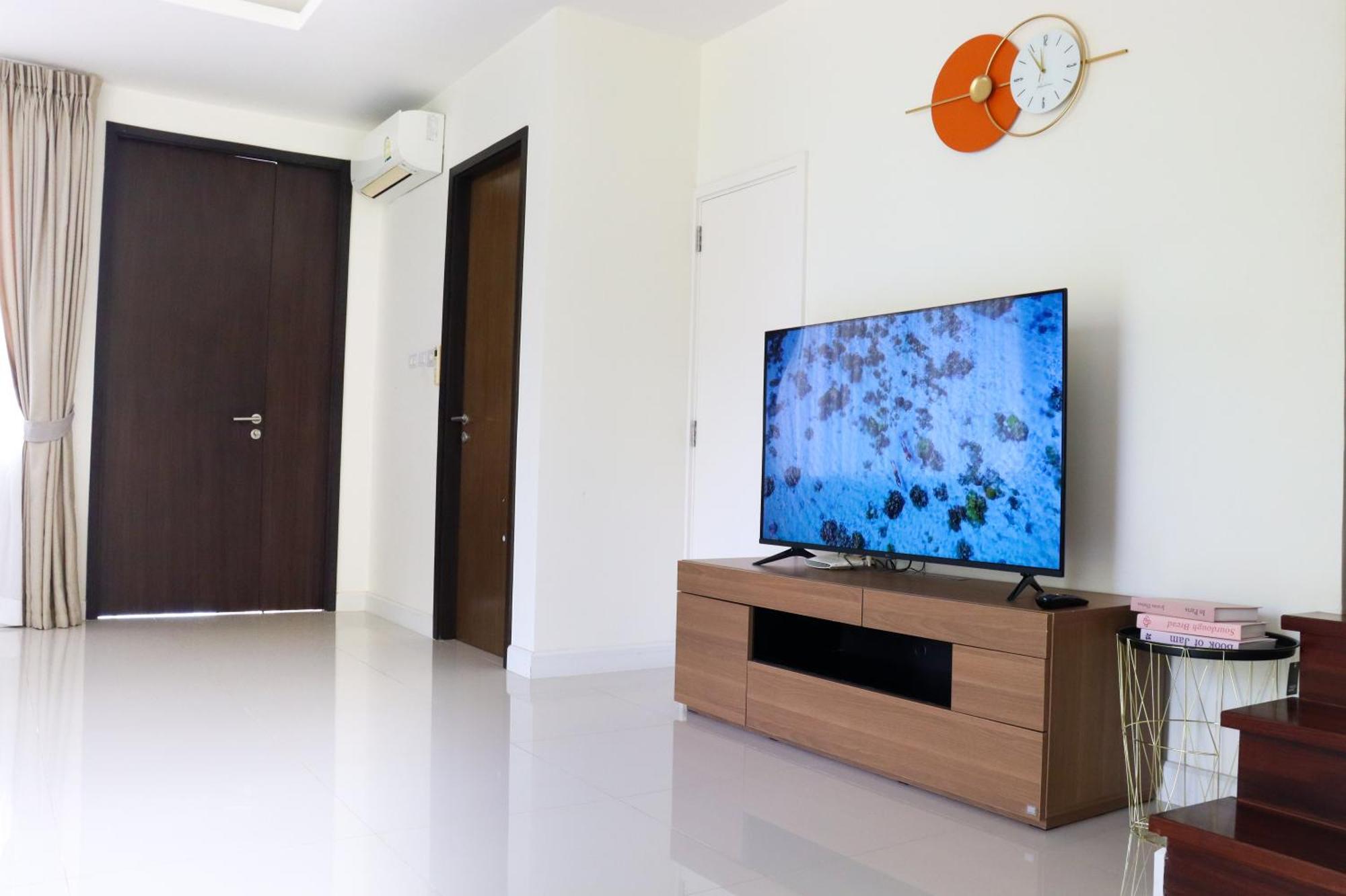 Big Garden Townhouse Laguna Park Villa