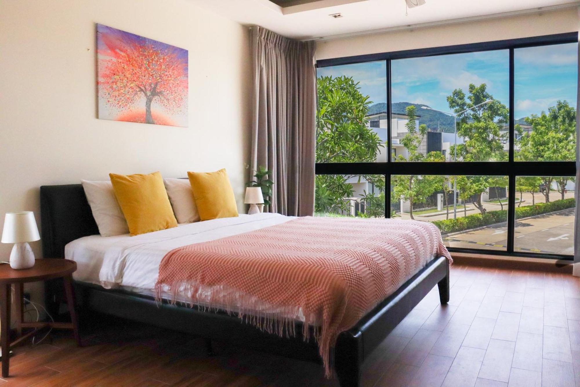 Big Garden Townhouse Laguna Park Villa *