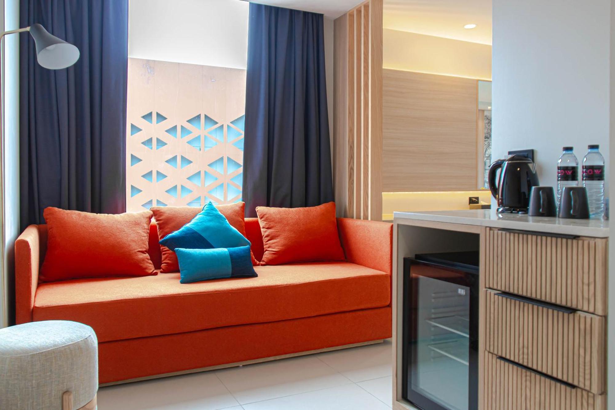 Hotel Glow Mira Karon 4*
